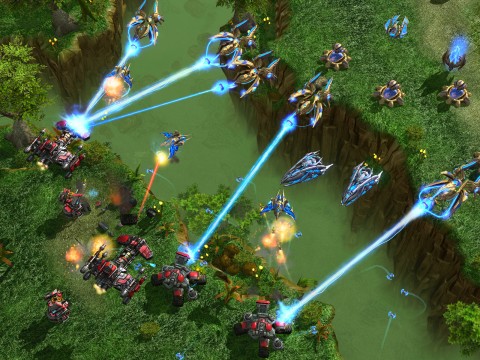 Starcraft 2 Screenshot Luftkampf Terraner vs Protoss