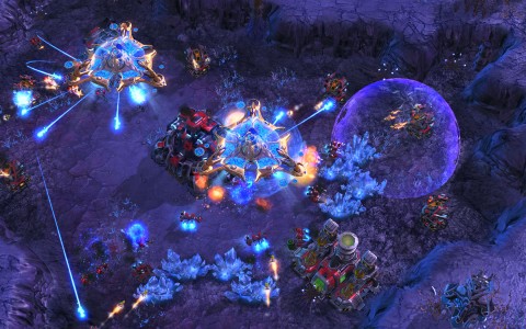 Starcraft 2 Screenshot Mutterschiff Angriff