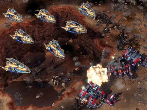 Starcraft 2 Screenshot Träger greifen Terraner an