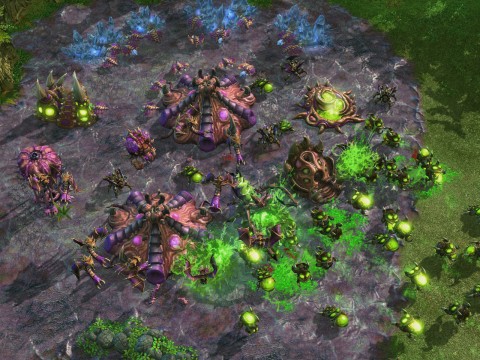 Starcraft 2 Screenshot Bestlinge greifen an