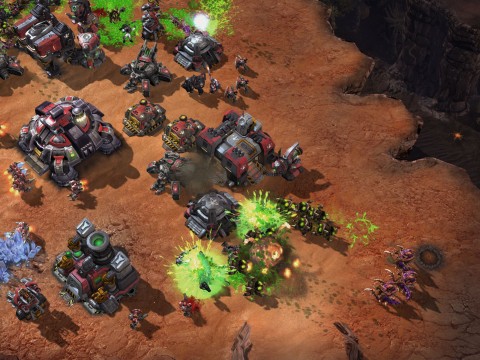 Starcraft 2 Screenshot Berstlinge belagern eine Stellung der Terraner