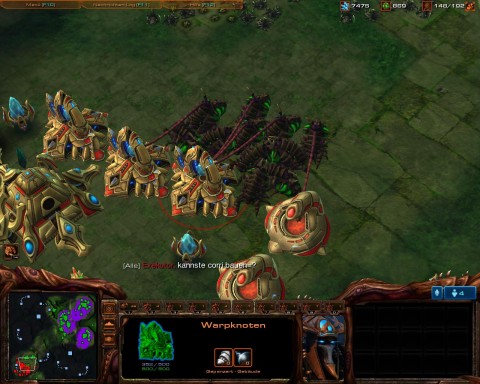 Starcraft 2 Screenshot Verseucher greifen eine Protossbasis an